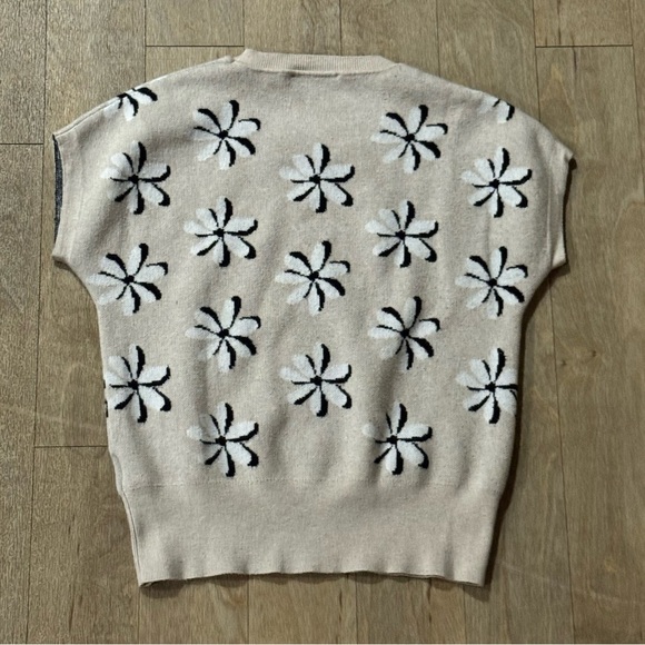 Philosophy Floral Sweater Vest Size Small - Picture 2 of 4